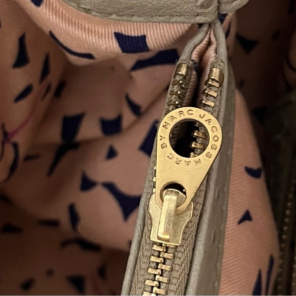 Marc by Marc Jacobs ostrich-embossed leather bag. PERFECT condition. - Picture 6 of 15